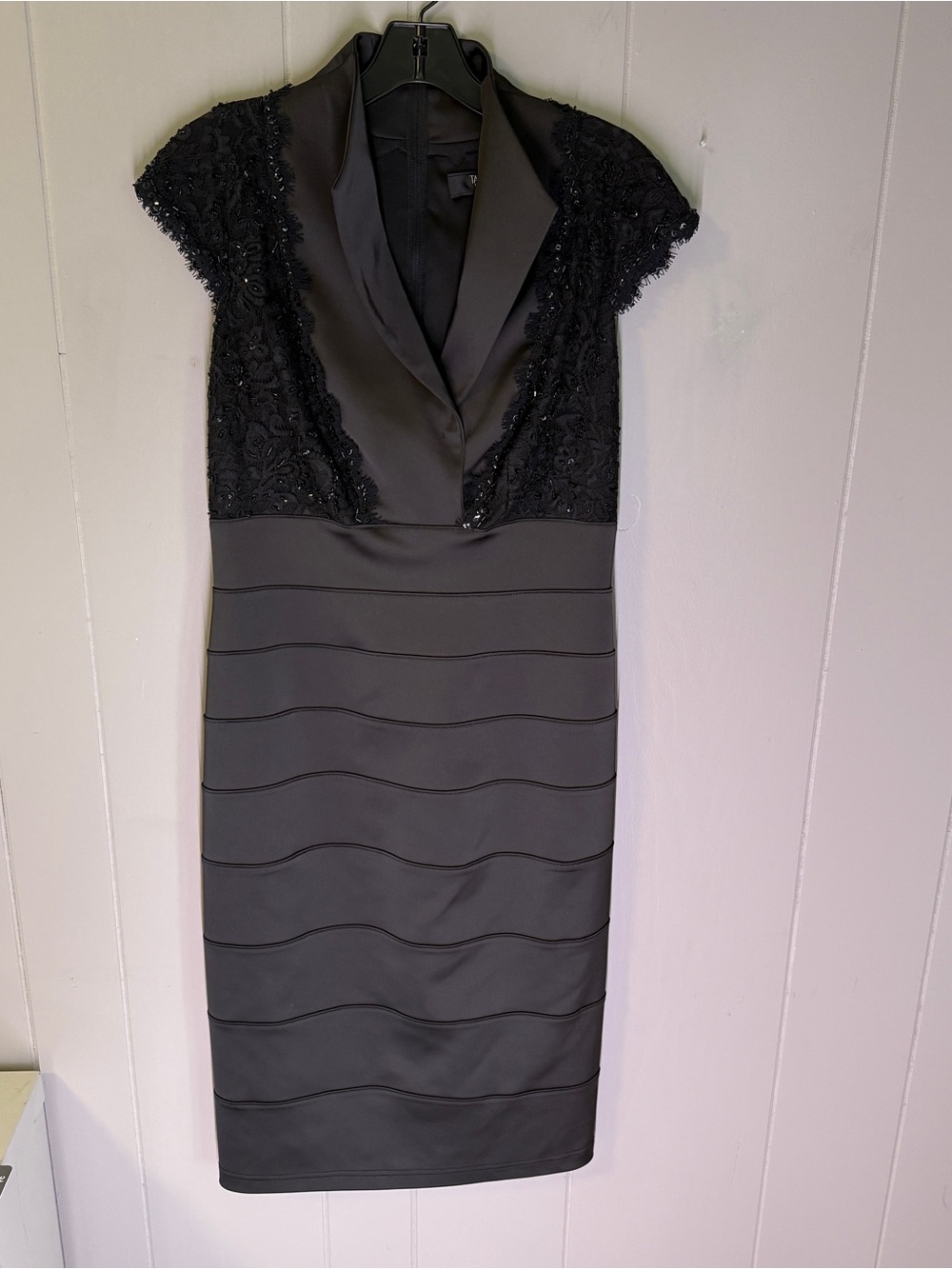 Tadashi Shoji Black Fitted Sheath Cocktail Midi Dress Women’s Size 8